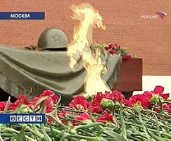 Вечный огонь у могилы неизвестного солдата в Москве